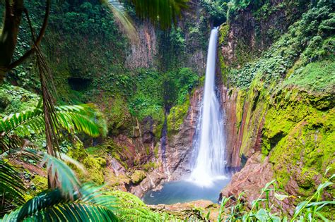 costa rica famous sites.